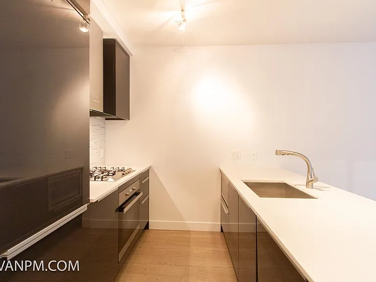 1283 Howe St #701 — Photo 14