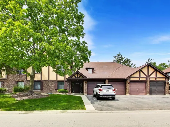 1720 Lakecliffe Dr APT A, Wheaton, IL 60189