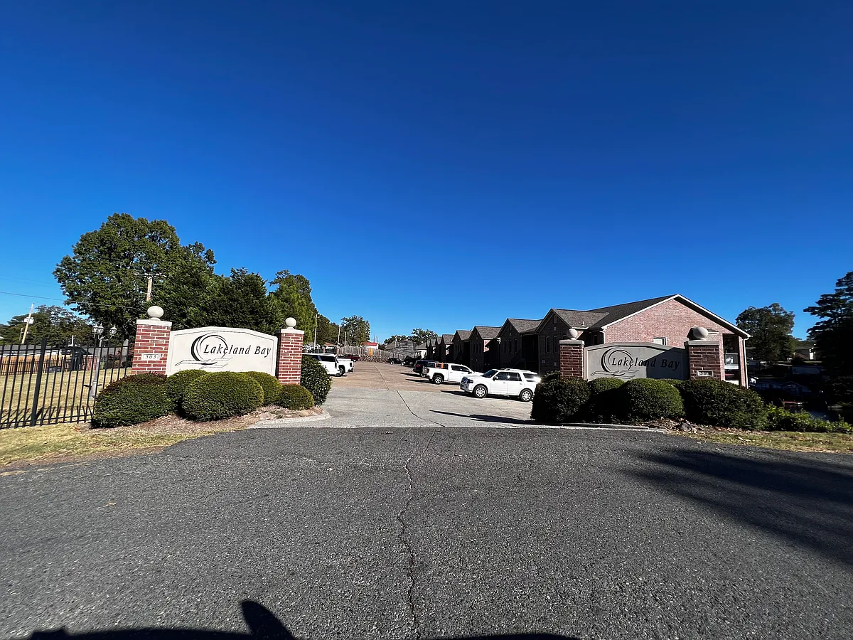 Building Photo - 503 Lakeland Dr
