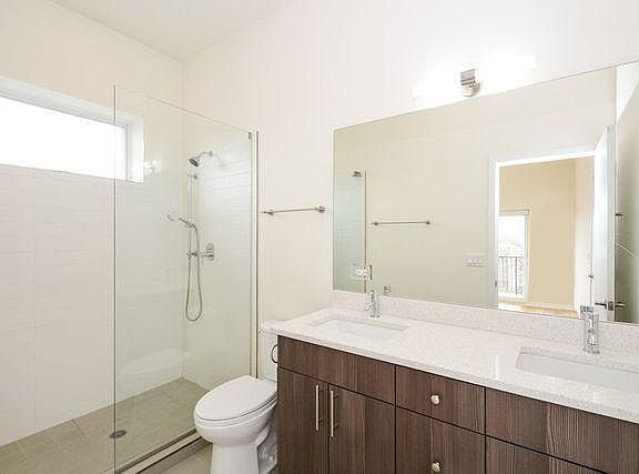 5th image of 1505 N Milwaukee Ave #201