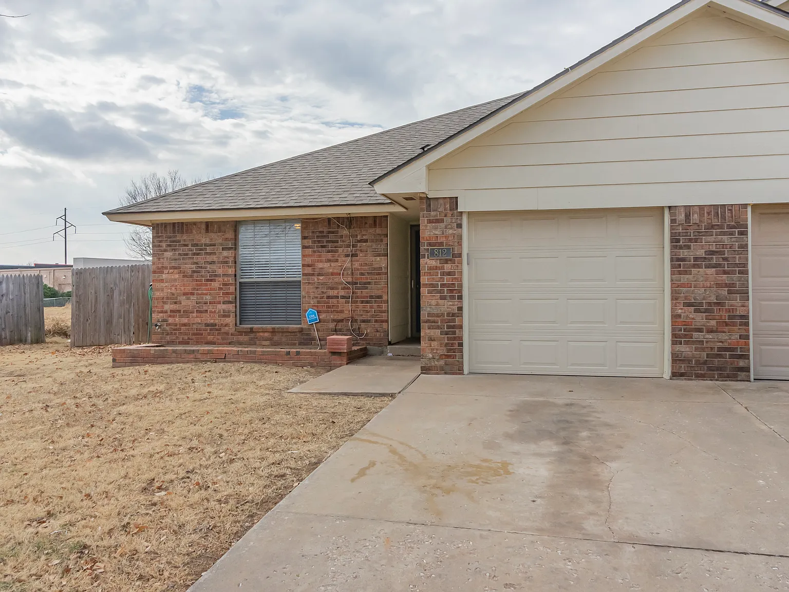 813 Delmar Ct — Photo 2