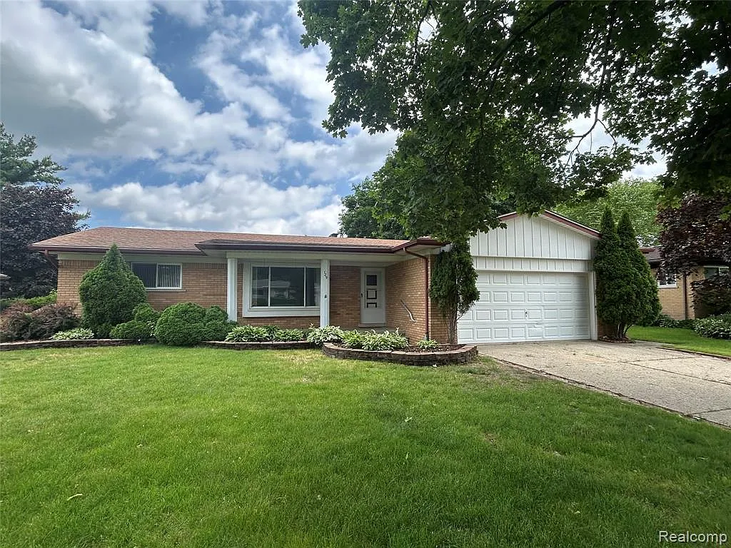 3 bed, 1.5 bath, 1425 sqft, $2,500 — Photo 1