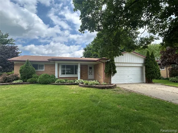129 Pleasant Lake Dr, Waterford, MI 48327