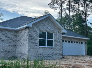 1028 Main St, Ocean Springs, MS 39564