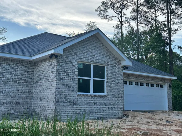 1028 Main St, Ocean Springs, MS 39564