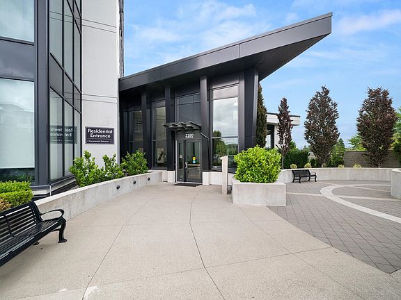 4th image of 2180 Gladwin Rd #1201