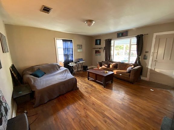 3rd image of 2309 College Dr