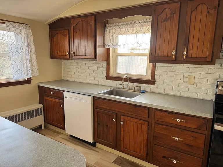 35 Birchland Ave #2 — Photo 5