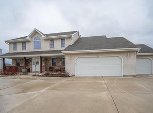 8983 S River Edge Dr, Oak Creek, WI 53154