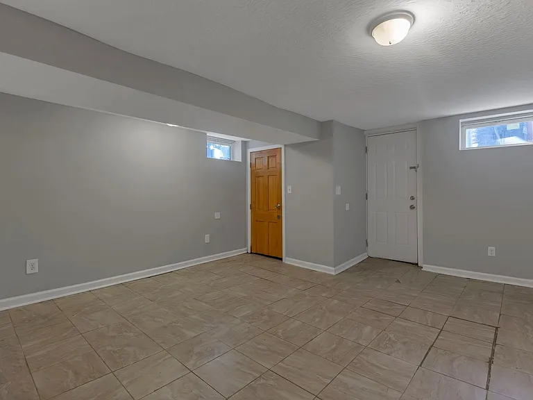 2023 - 2025 Sullivant Ave — Photo 25