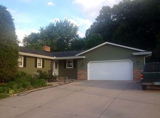 13795 Holly Rd, Eden Prairie, MN 55346