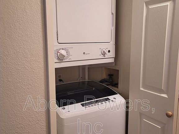 5th image of 2529 Greenwood Ln APT 13