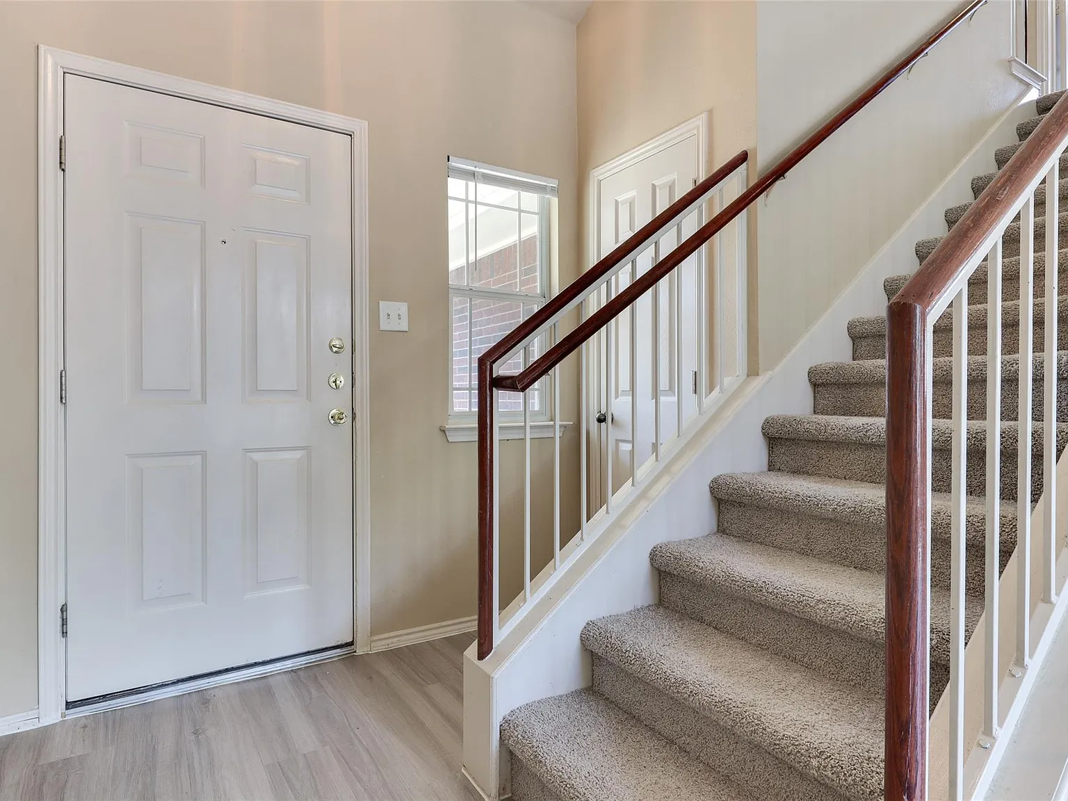 3 bed, 2.5 bath, 1422 sqft, $1,895 — Photo 3