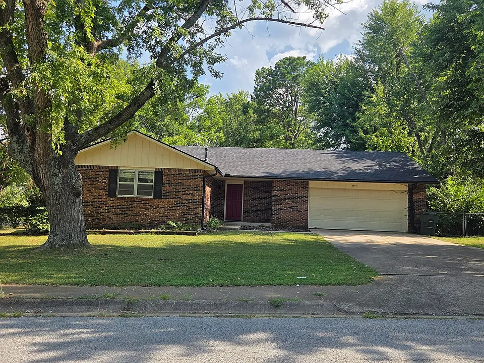 3203 E Cherokee Dr