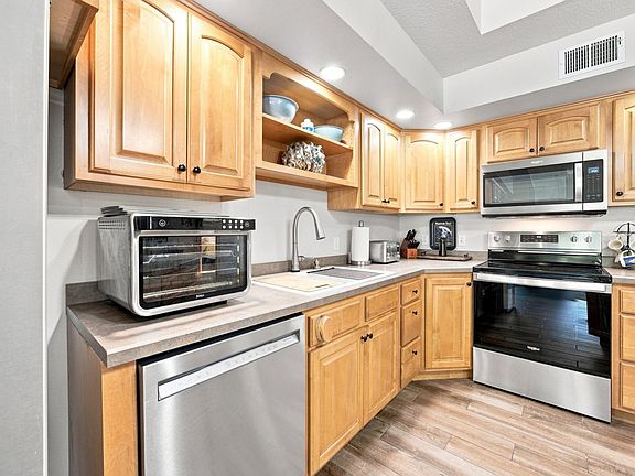 5th image of 1815 Bridgeview Blvd