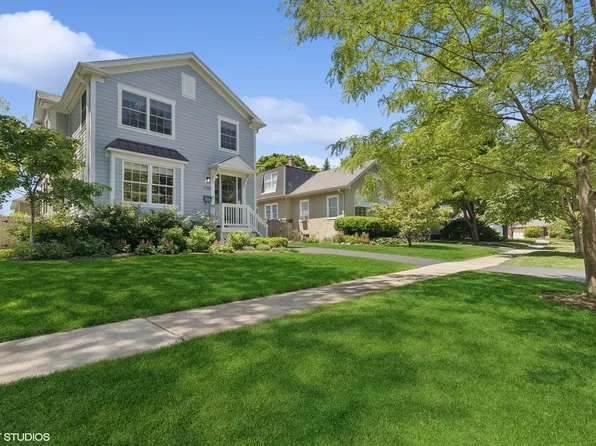 1192 Griffith Rd, Lake Forest, IL 60045