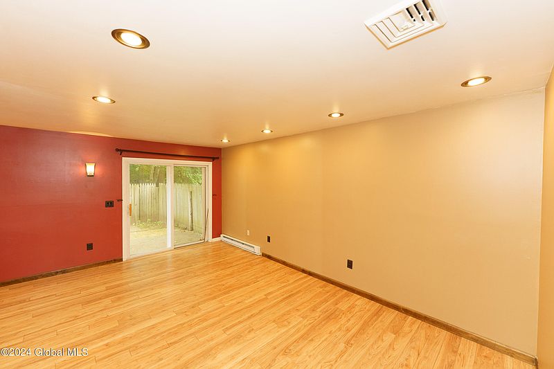 5th image of 63 Tallow Wood Drive