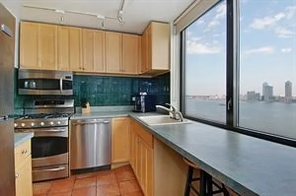 Sold by Douglas Elliman | media 27