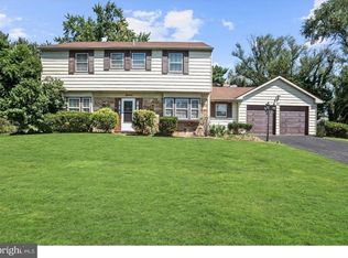 11 Crestview Dr, Willingboro, NJ 08046