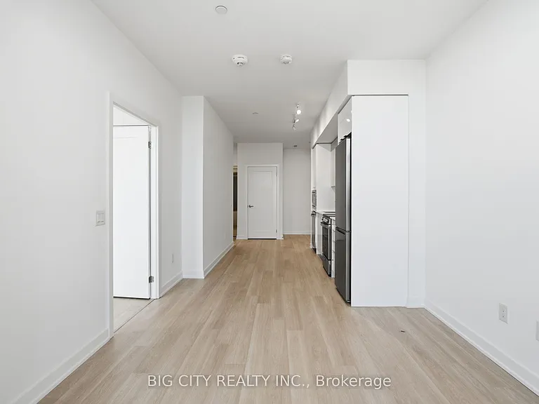 5105 Hurontario St #1601 — Photo 13