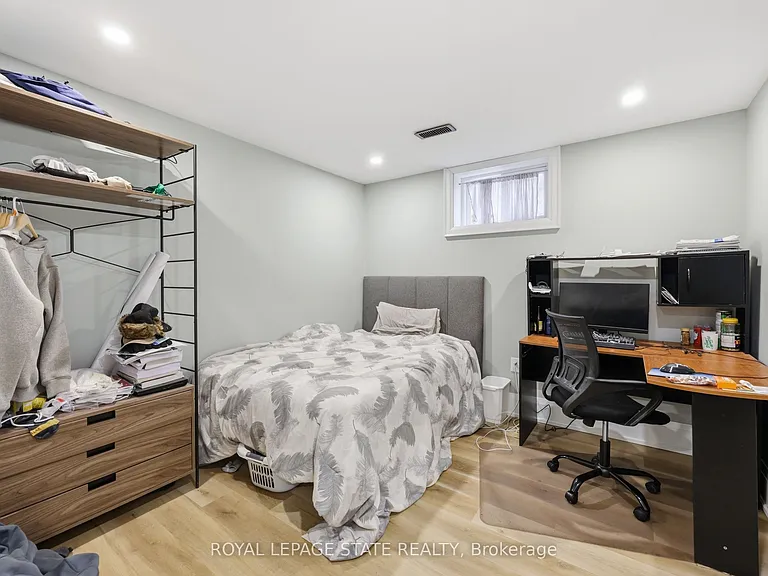 129 Jackson St W — Photo 18