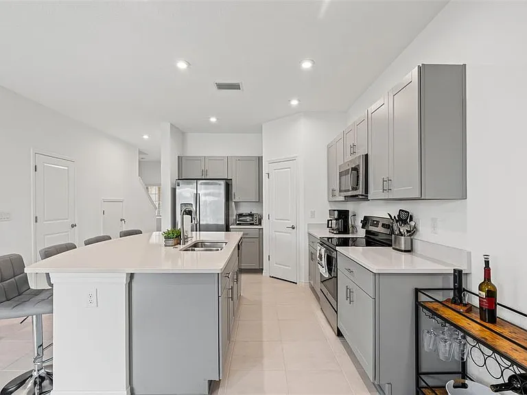 5725 Haven Ter — Photo 10