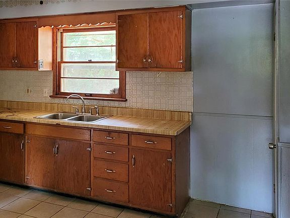 5th image of 8555 Jenny Dr