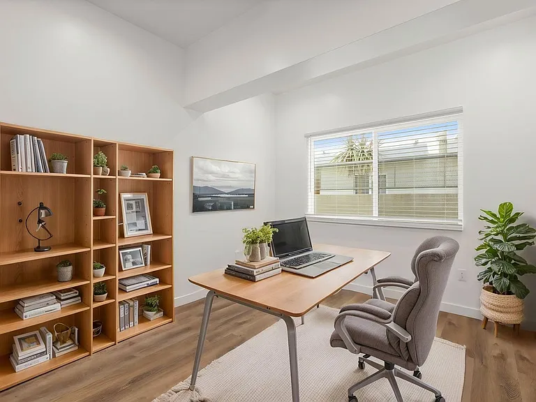 1537 Centinela Ave — Photo 15