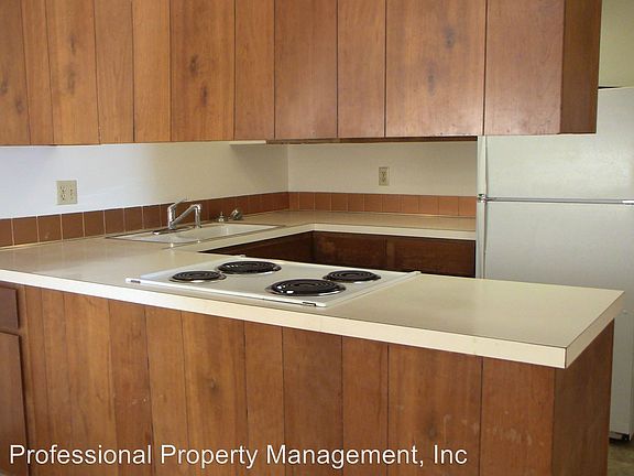 3rd image of 104 Camelot Ct APT 2