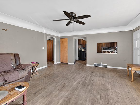 3rd image of 1943 S Huron Rd