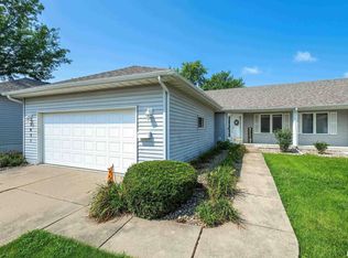 3051 Maplewood Dr, Bettendorf, IA