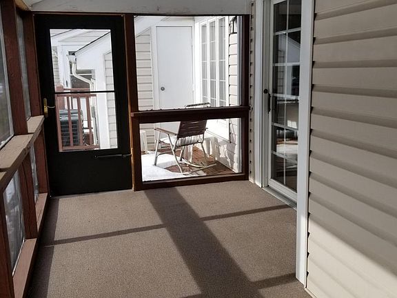 3rd image of 125 Duck Hollow Cir