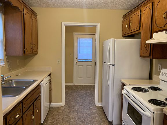 5th image of 1302 Chucker Dr