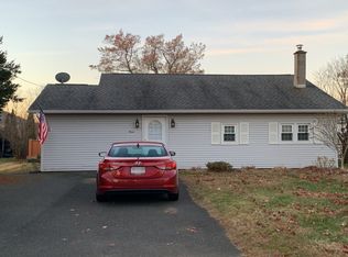 3 4th St, Southwick, MA 01077
