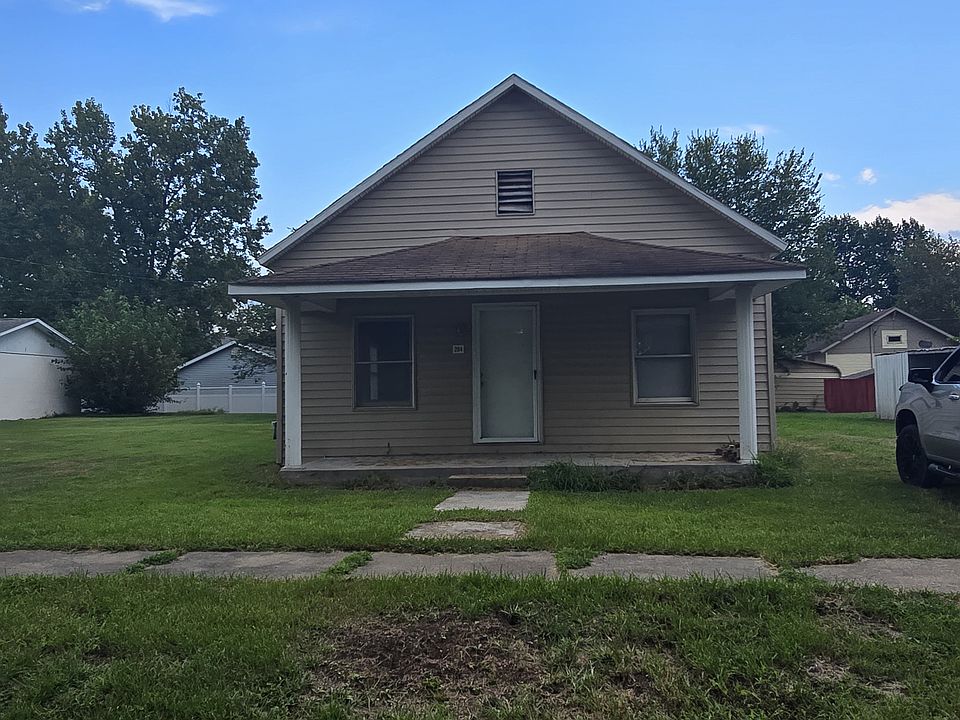 1st image of 204 S 2nd St