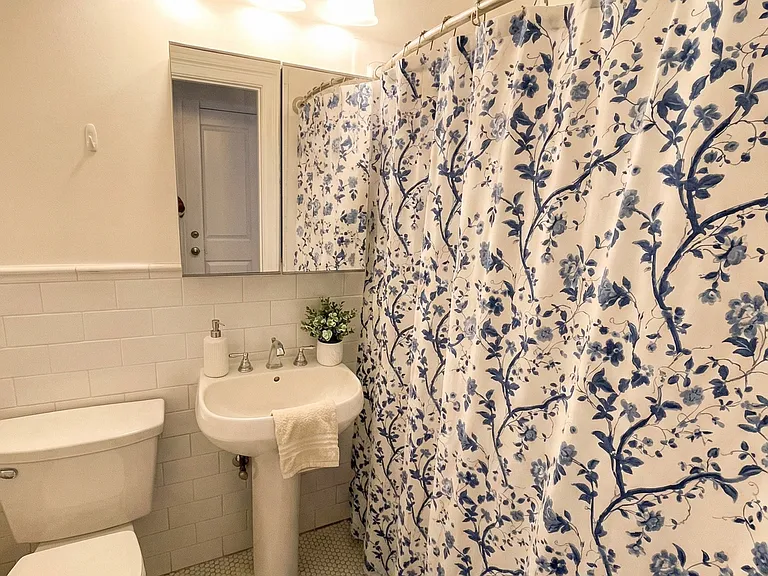 922 Beacon St #24 — Photo 6