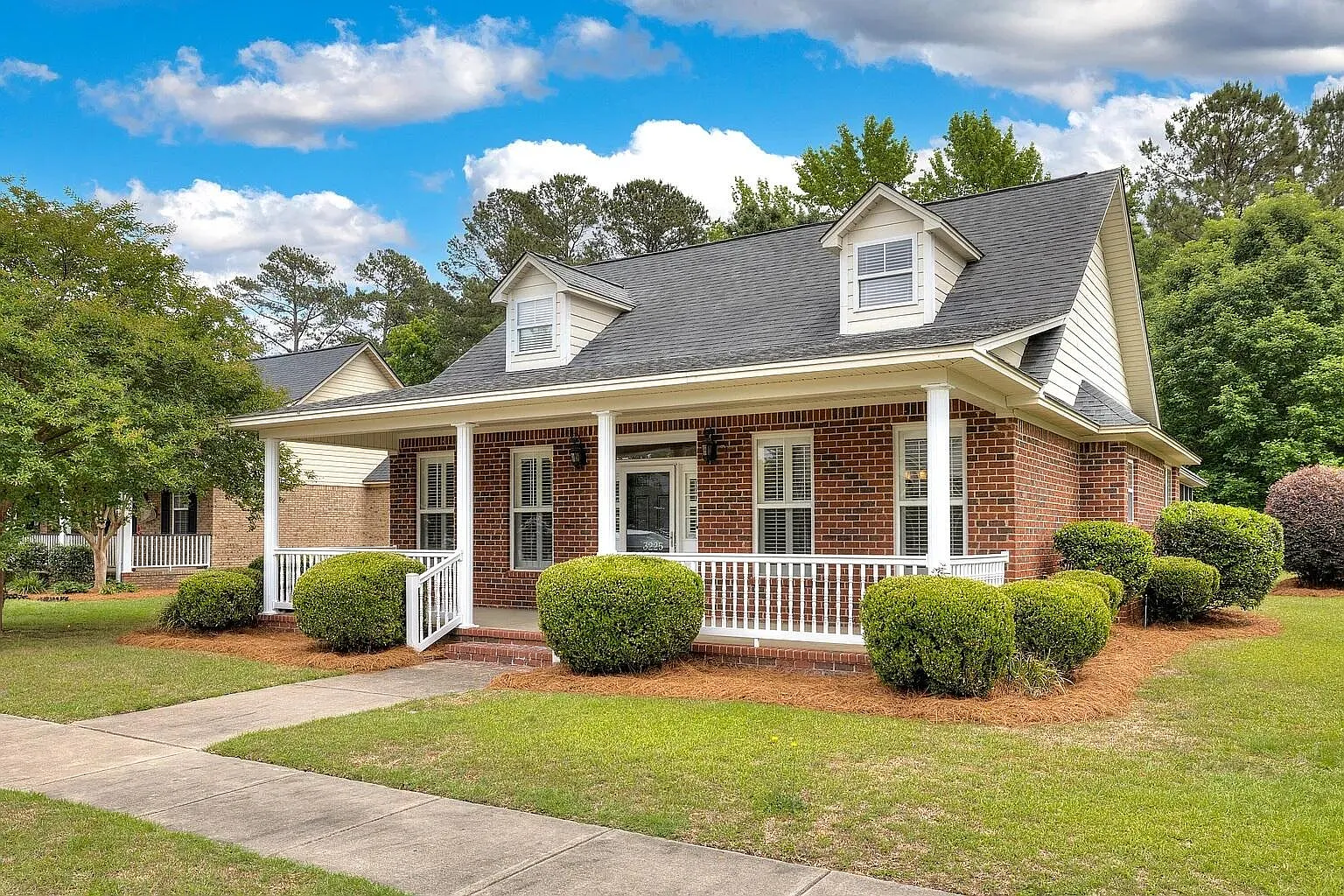4 bed, 2.0 bath, 2754 sqft, $2,100 — Photo 2