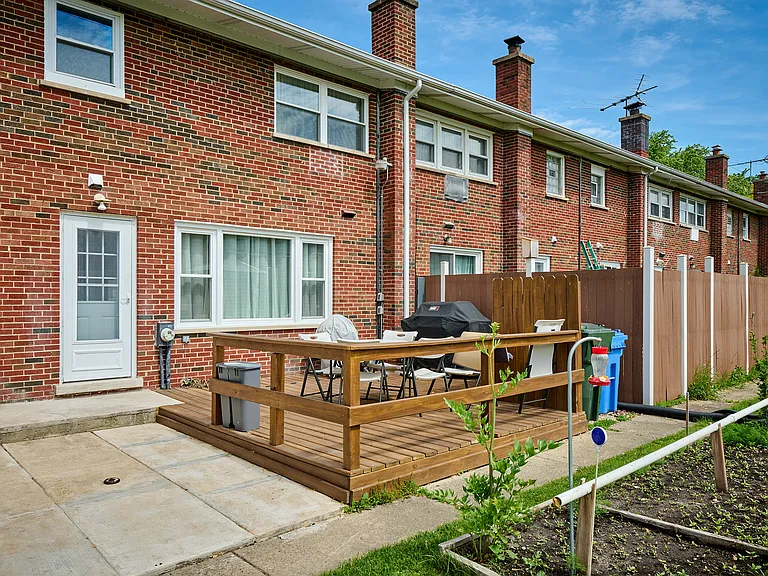 926 N Boxwood Dr #B — Photo 32