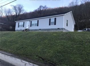540 James River Rd, Cabin Creek, WV 25035