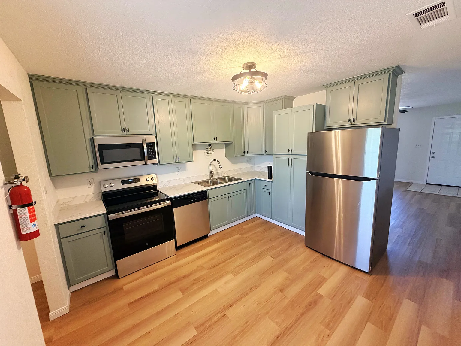 2 bed, 895 sqft, $1,249 — Photo 1