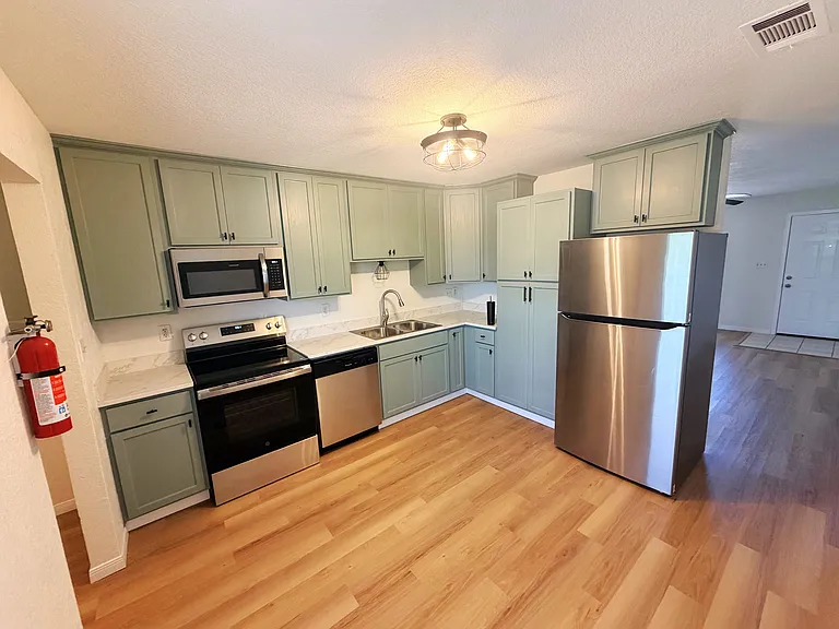 2217-2223 Breezy Dr #2221 — Photo 5