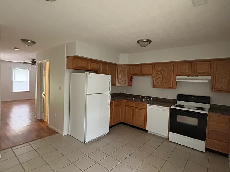 989 Bratton Br #7 — Photo 2