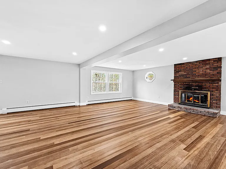21 Burlington Rd — Photo 8