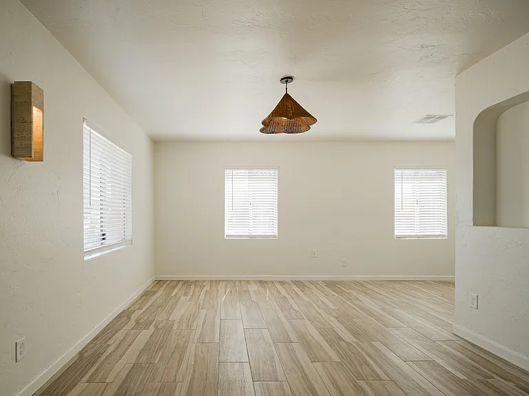1641 E Coronado Rd — Photo 6