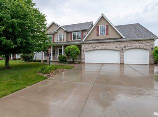 3365 Valleywynds Dr, Bettendorf, IA 52722