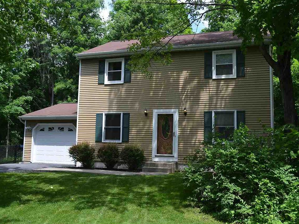 1st image of 4 Huntwood Dr