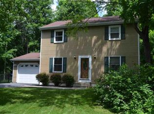 4 Huntwood Dr, Clifton Park, NY 12065