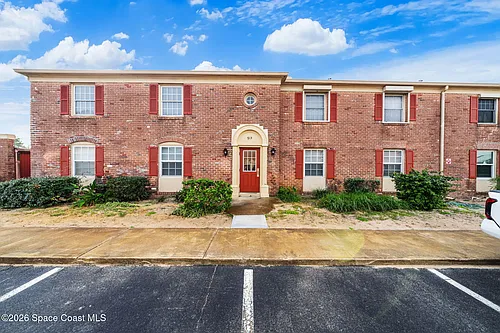 913 S Colonial Ct Photo 1