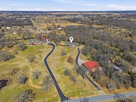 4th image of 3635 E 430th Rd