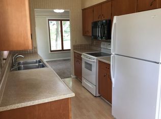 E Queenwood Rd, Groveland, IL 61535